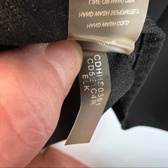 CALVIN KLEIN Black w/Gold chain detail Halter Dress. Size 6. Hook & Eye close - Picture 9 of 9